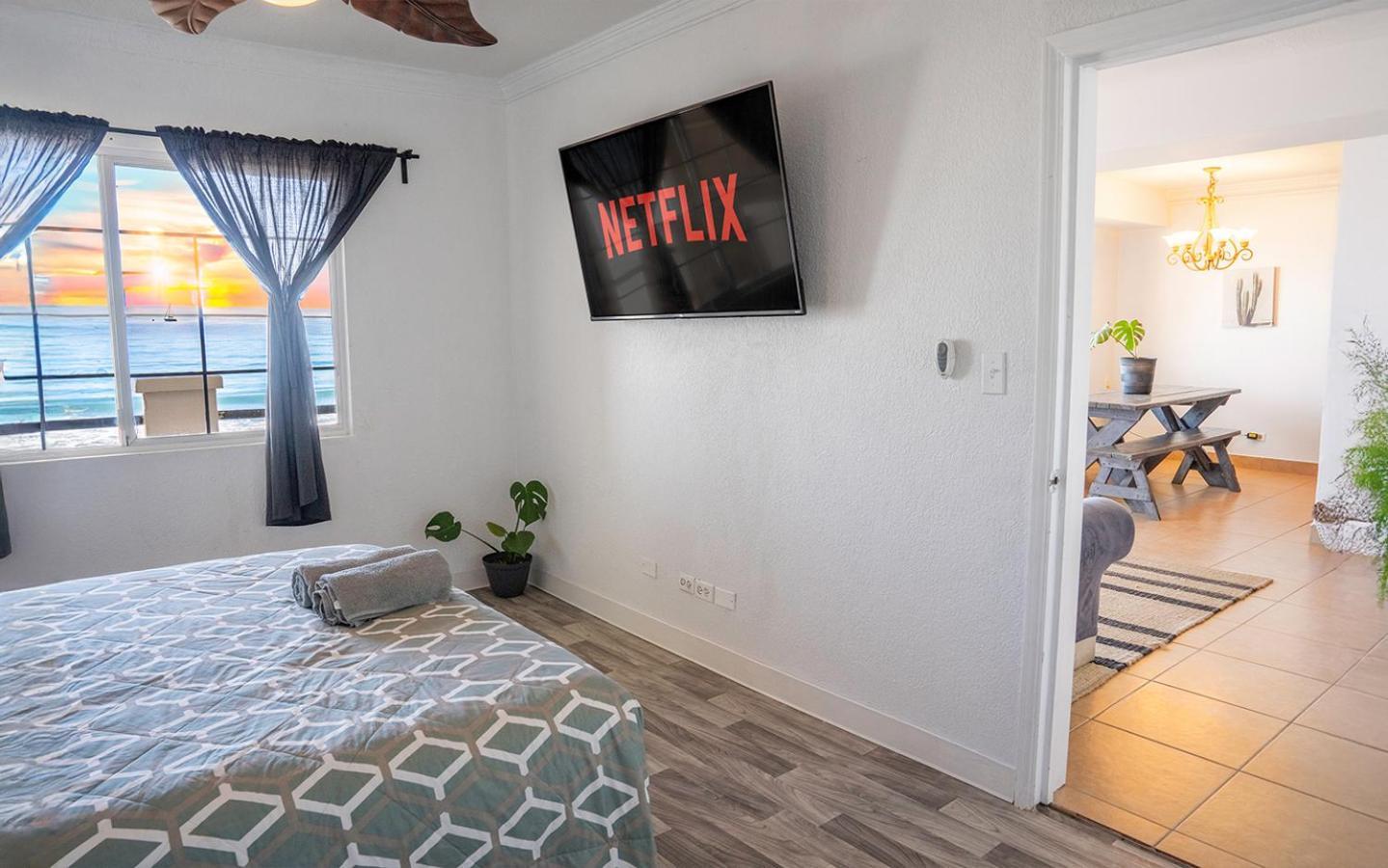 Beachfront Two Bedroom With 3 Beds ティファナ エクステリア 写真