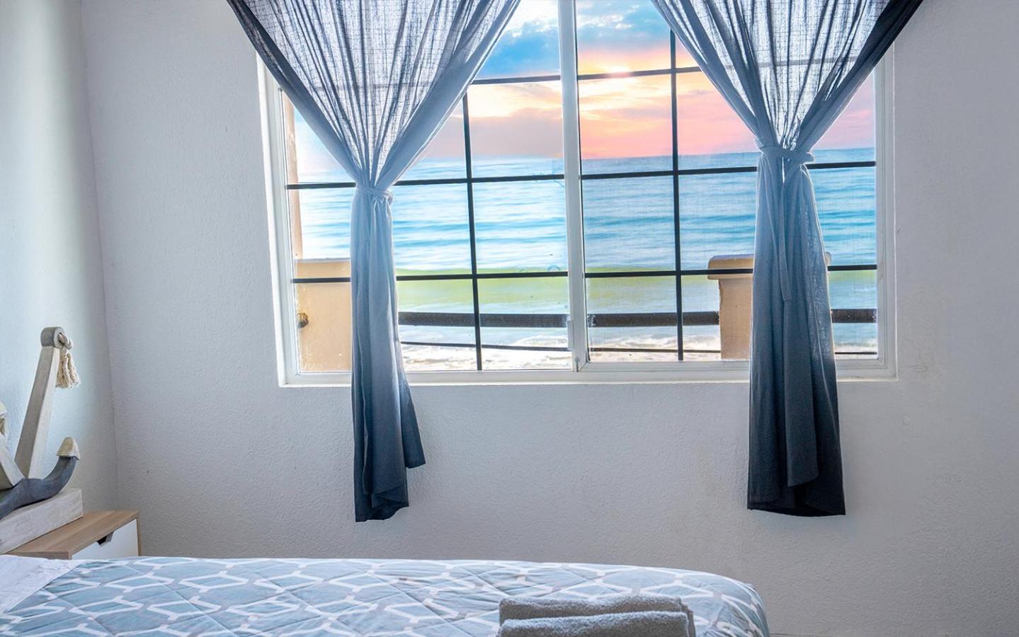 Beachfront Two Bedroom With 3 Beds ティファナ エクステリア 写真