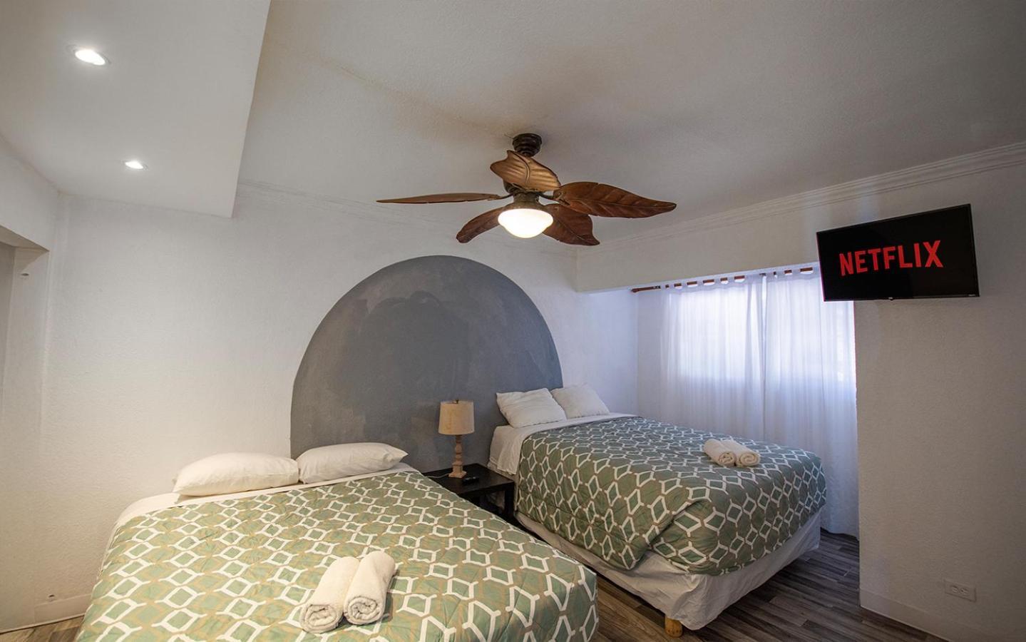 Beachfront Two Bedroom With 3 Beds ティファナ エクステリア 写真