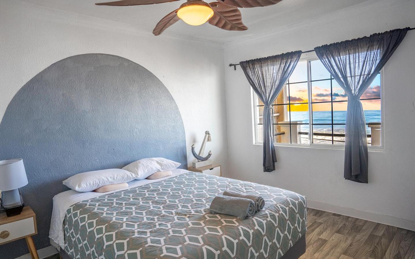 Beachfront Two Bedroom With 3 Beds ティファナ エクステリア 写真